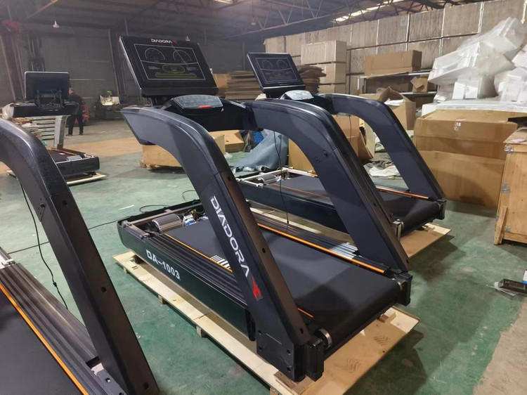 تردمیل باشگاهی دیادورا با قدرت موتور 3 تا 7 اسب بخار AC و تحمل وزن 220 کیلوگرم مدل DA-1003