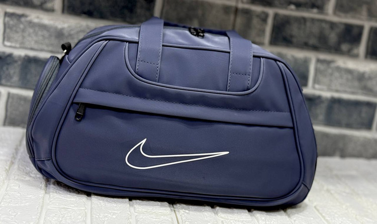 ساک طرح چرم مثلثی نایک دارای جا کفشی و جا شیکری کد ۲۰۴