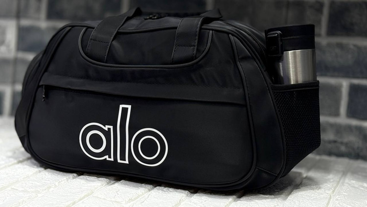 ساک طرح چرم مثلثی نایک و آلو دارای جا کفشی و جا شیکری کد ۲۰۴