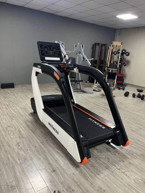 تردمیل باشگاهی لوکس و پرقدرت برند دیادورا با موتور پیک ۷ اسب بخار AC مدل M8000 جدید