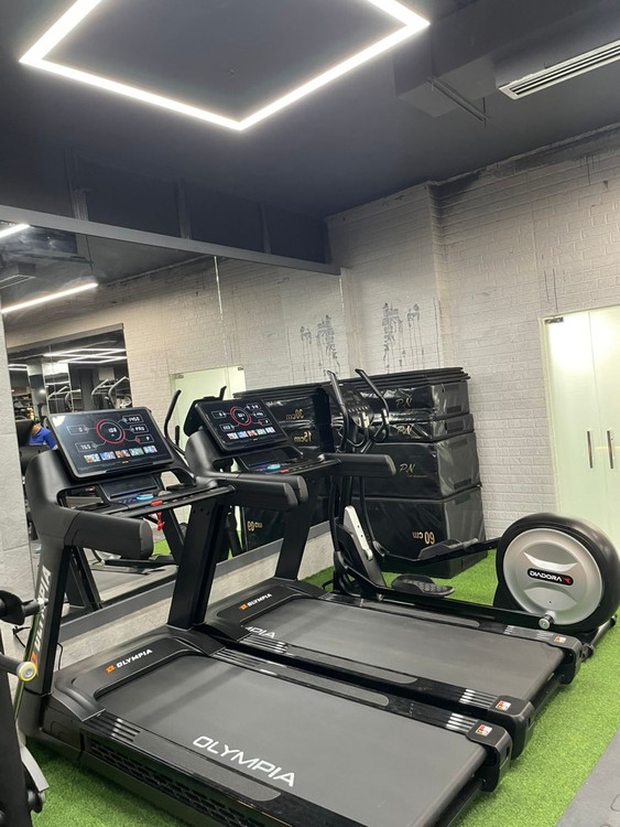 تردمیل باشگاهی فورد و المپیا فیتنس با موتور پرقدرت ۴ اسب بخار AC مدل FA9100