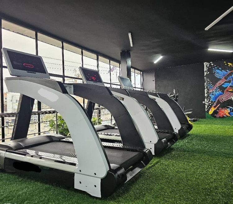 تردمیل باشگاهی پرقدرت با موتور پیک ۷ اسب بخار AC برند فورد فیتنس مدل Ford FA9200