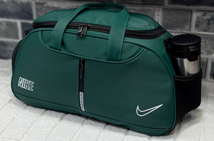 ساک ورزشی طرح چرم زیپ وسط جا کفشی دار با آستر خارجی نایک با کد محصول ۲۰۹