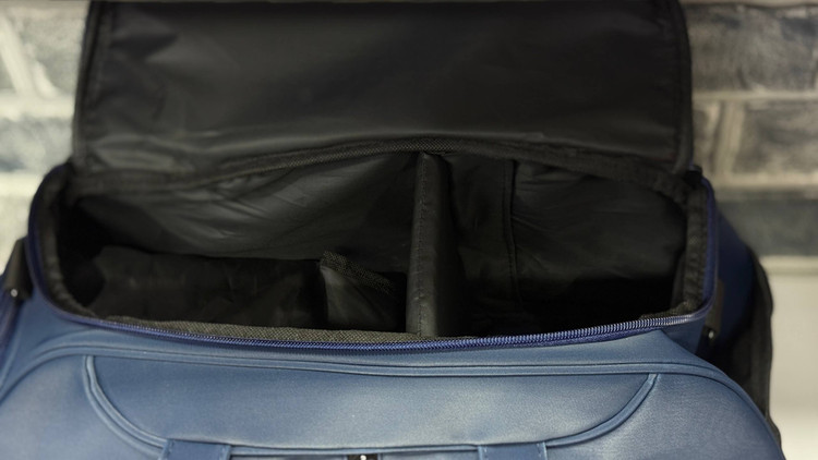 ساک ورزشی طرح چرم زیپ وسط جا کفشی دار با آستر خارجی نایک با کد محصول ۲۰۹