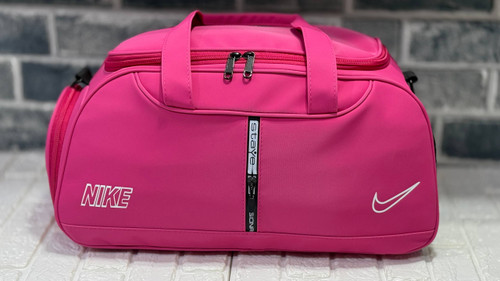 ساک ورزشی طرح چرم زیپ وسط جا کفشی دار با آستر خارجی نایک با کد محصول ۲۰۹