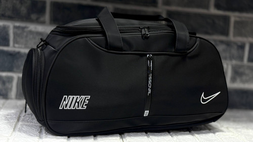 ساک ورزشی طرح چرم زیپ وسط جا کفشی دار با آستر خارجی نایک با کد محصول ۲۰۹