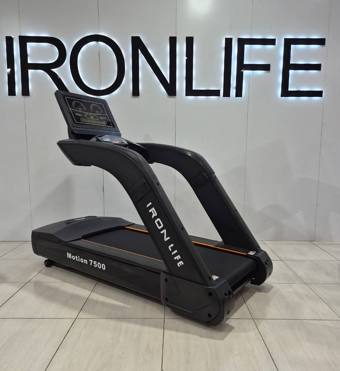 تردمیل باشگاهی پرقدرت برند آیرون لایف با تحمل وزن 200 کیلوگرم و موتور 7 اسب بخار پیک AC مدل Motion7500