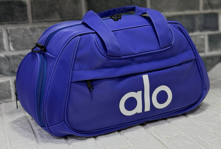 ساک طرح چرم مثلثی دارای جا کفشی و جا شیکری برند الو کد ۲۰۴