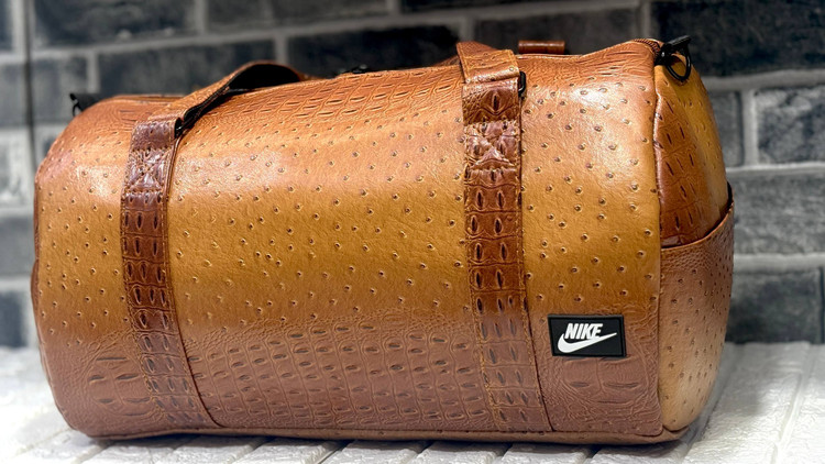 ساک طرح چرم نایک دارای جاکفشی و آستر خارجی کد ۲۰۶