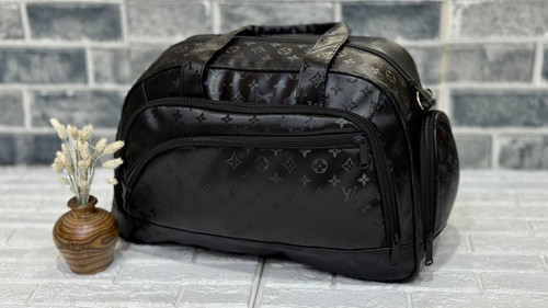 ساک طرح چرم کلاسیک ال وی (LV) دارای جا کفشی و آستر خارجی کد ۲۱۲