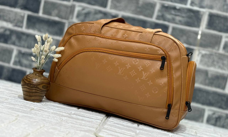 ساک طرح چرم کلاسیک ال وی (LV) دارای جا کفشی و آستر خارجی کد ۲۱۲