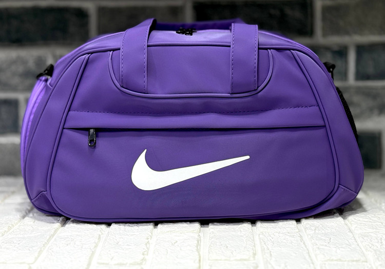 ساک طرح چرم مثلثی نایک دارای جا کفشی و جا شیکری کد ۲۰۴