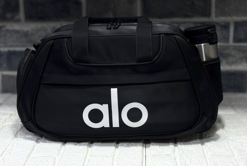 ساک طرح چرم مثلثی دارای جا کفشی و جا شیکری برند الو کد ۲۰۴