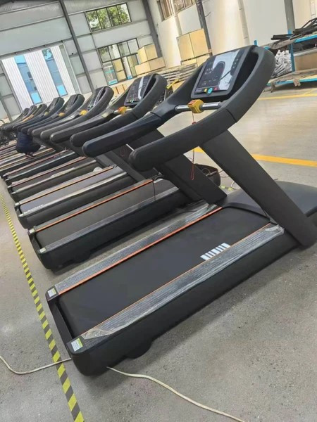 تردمیل باشگاهی وزن آزاد فرش وی با عرض تسمه 60 سانتیمتر مدل FW 7700