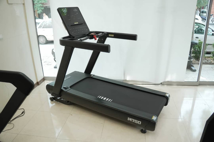 تردمیل باشگاهی برند اکستریم با قدرت موتور ۶ اسب بخار پیک و تحمل وزن نامحدود مدل M750