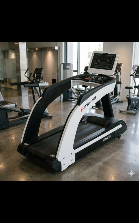 تردمیل باشگاهی پرقدرت با تحمل وزن آزاد و قدرت موتور ۷ اسب بخار AC برند Fitness